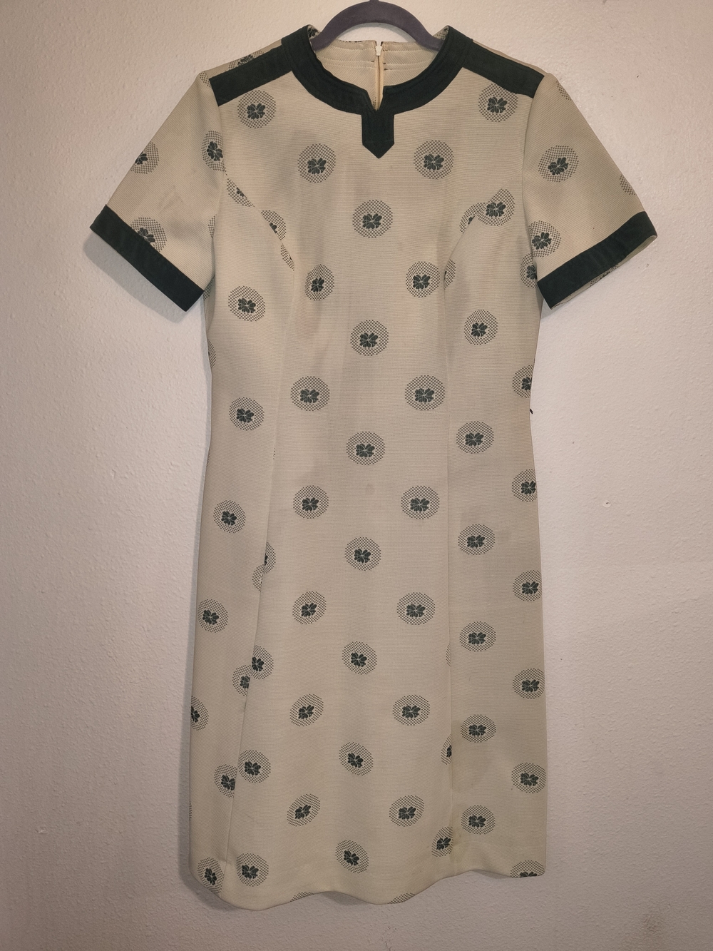 Vintage Leslie Fay Knits 60s 70s Mod Dress Cream Green Floral Medallion Size M